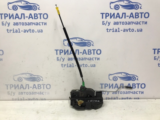 Замок задней левой двери 13579555 GM