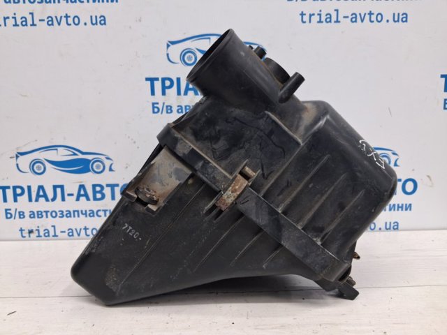 Коробка фильтра 1370065J00 SUZUKI