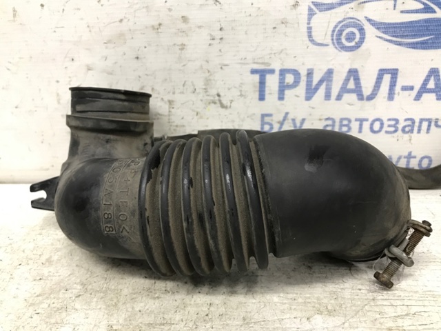 1505A188 MITSUBISHI Патрубок воздушный, выход воздушного фильтра купить в Ирпень
