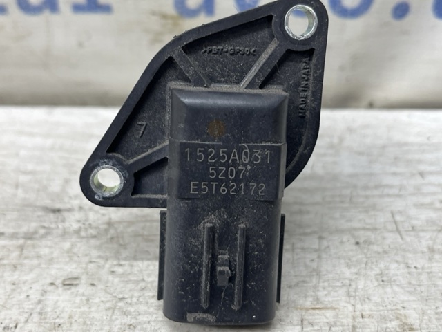 Датчик массового расхода воздуха 1525A031 MITSUBISHI