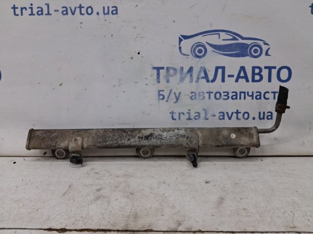 Распределитель топлива (рампа) 1573086G00 SUZUKI