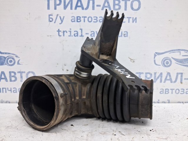 Патрубок воздушный выход воздушного фильтра 16578EC00B NISSAN