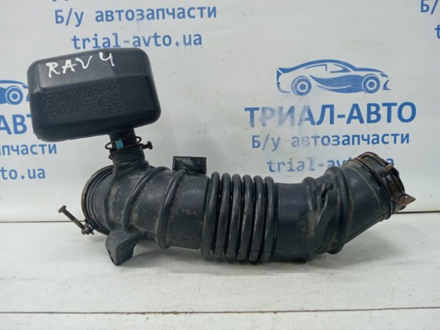 Патрубок воздушный, выход воздушного фильтра 1788028240 TOYOTA