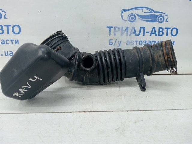 1788028240 TOYOTA Патрубок воздушный, выход воздушного фильтра купить в Тернополь
