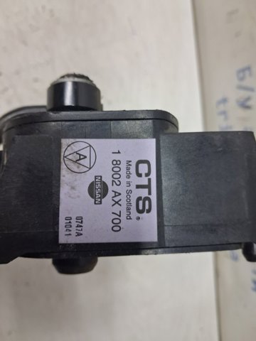 Педаль акселератора 18002AX700 NISSAN