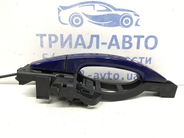 FORD 1933899 Держатель наружной ручки двери передней правой в наличии Павлоград