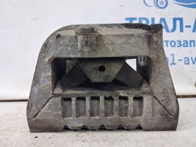 Правая подушка ДВС 1K0199262 VAG