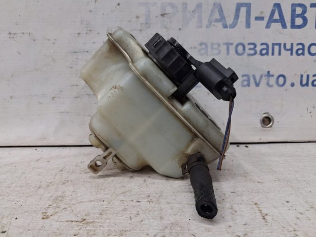Бачок тормозной жидкости 1K1611301C VAG