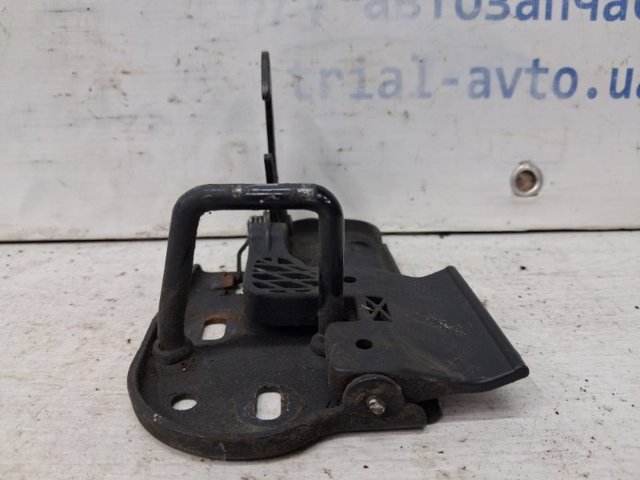 VAG 1T0823480A Замок капота в наличии Черкассы