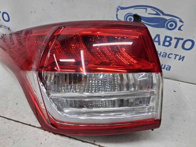 Фонарь задний левый, внешний 2039549 FORD