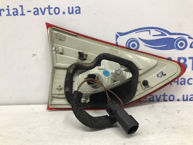Фонарь задний внутренний правый 2070888 FORD