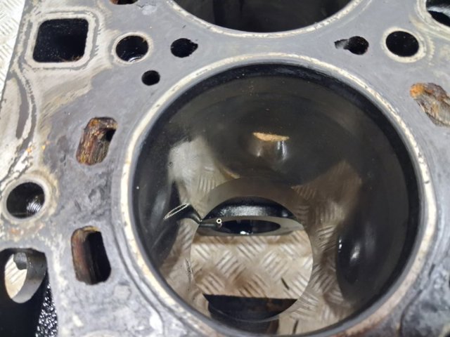 HYUNDAI 211004A000 Блок цилиндров двигателя в наличии Винница