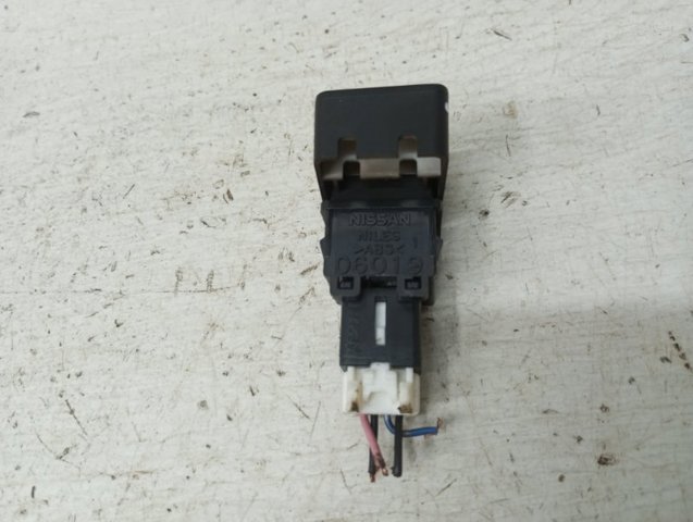 Кнопка аварийной сигнализации 25290EL80A NISSAN