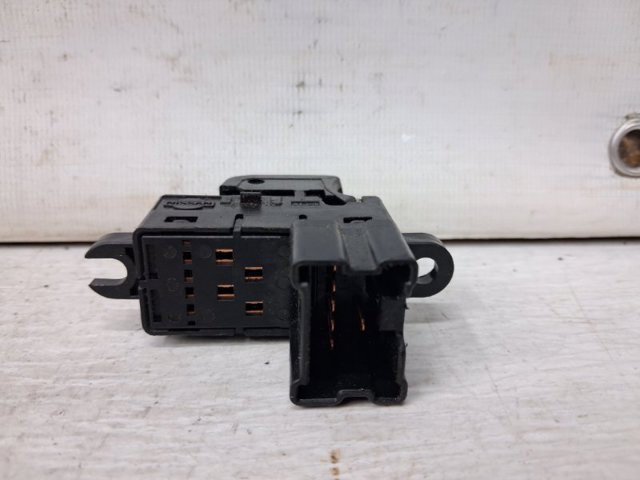 NISSAN 25411JD000 Кнопка включения мотора стеклоподъемника задняя в наличии Николаев