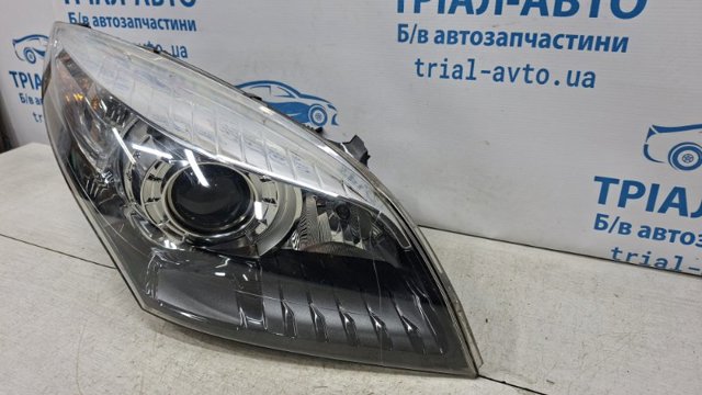 260106839R RENAULT Правая фара купить в Николаев