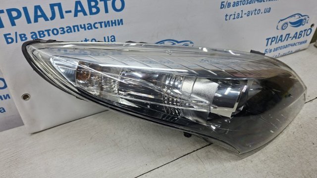 260106839R RENAULT Правая фара купить в Каменское