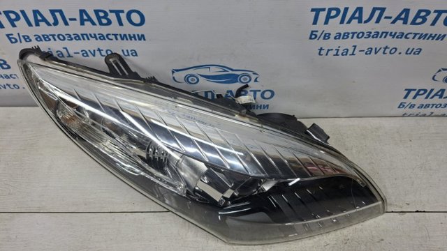 260106839R RENAULT Фара правая купить в Николаев