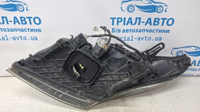 260106839R RENAULT Правая фара купить в Киев
