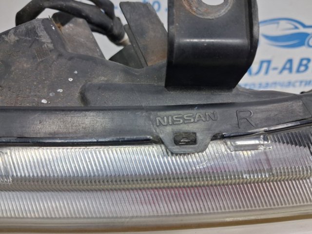 26010EB303 NISSAN Фара правая купить в Чернигов