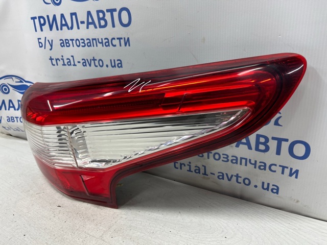 Задний правый внешний фонарь 265504EA0A NISSAN