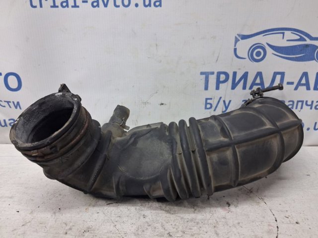 Патрубок воздушный выход воздушного фильтра 281302H000 HYUNDAI