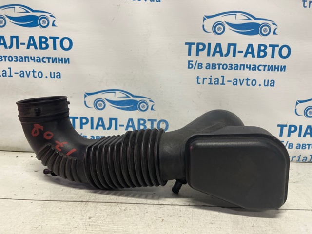 Патрубок воздушный, выход воздушного фильтра 281303Q160 HYUNDAI
