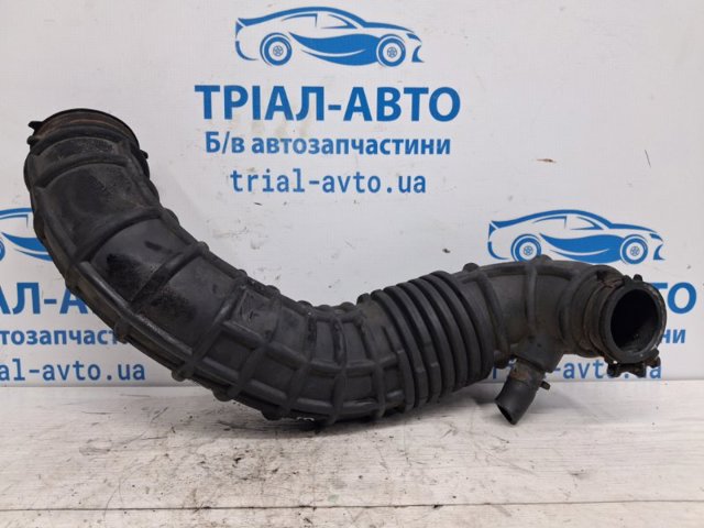 Патрубок воздушный, выход воздушного фильтра 281381R200 HYUNDAI