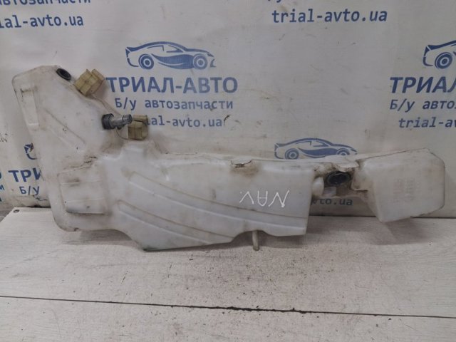 Водяной бачок омывателя стекла Ниссан Навара NP300 III