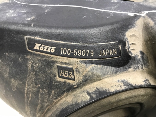 SUZUKI 3512065J41 Правая фара в наличии Черновцы