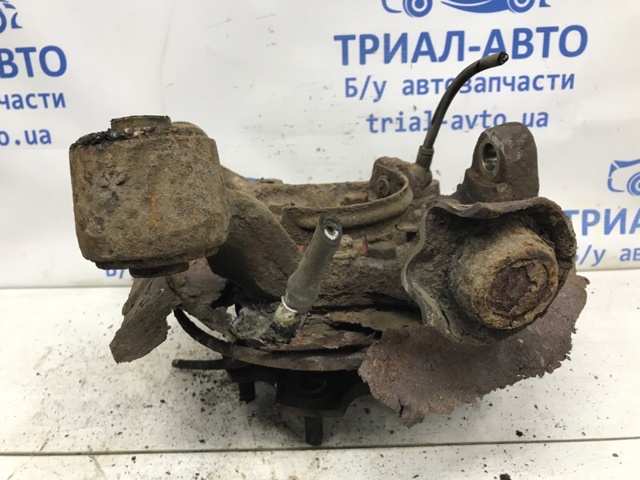Цапфа поворотная левая 3770A015 MITSUBISHI