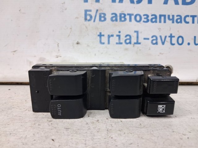 Кнопки переднего левого стекло подъёмника 3799064J20 SUZUKI