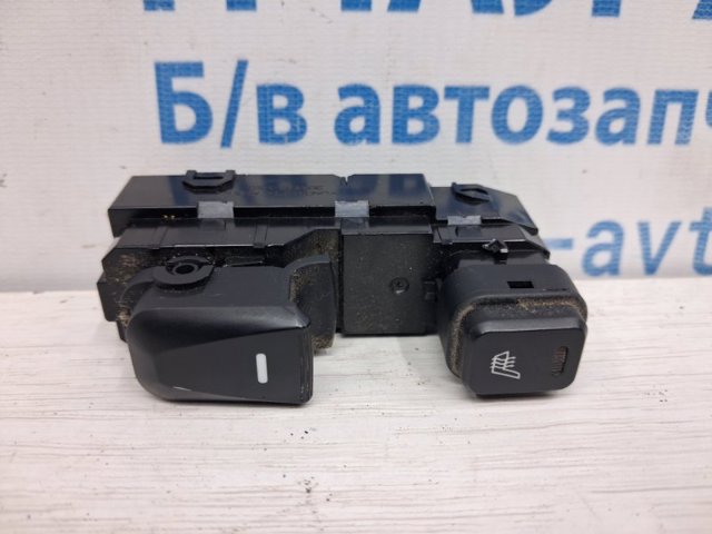 HYUNDAI 3835211310 Кнопочный блок управления стеклоподъемником задний в наличии Ирпень