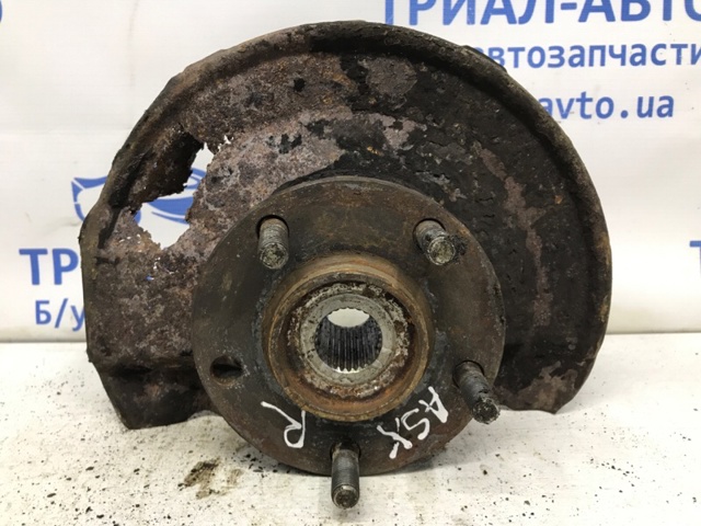 Кулак поворотный передний правый 3870A008 MITSUBISHI