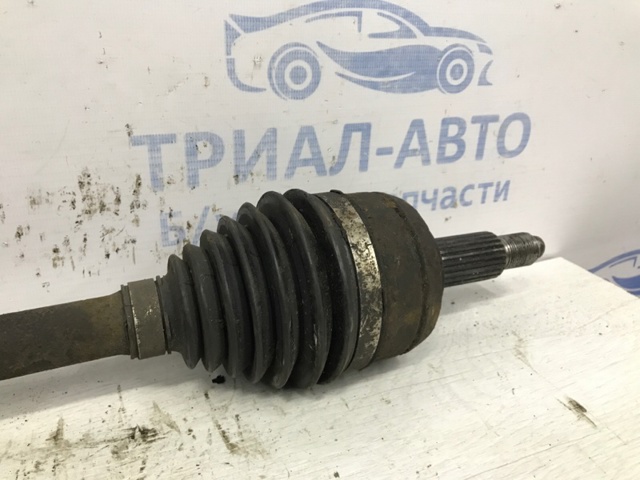 RENAULT 391016076R Полуось (привод) передняя левая в наличии Черновцы
