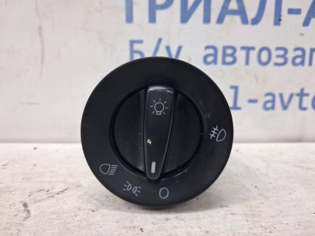 Переключатель света фар на "торпедо" 3B0941531B VAG