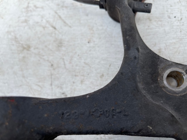 Кулак поворотный передний левый 40015CG000 NISSAN