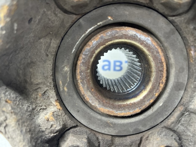 Цапфа поворотного кулака 40015JG000 NISSAN