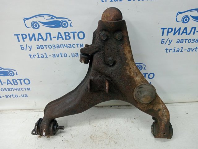 Нижний правый рычаг передней подвески 4013A088 MITSUBISHI