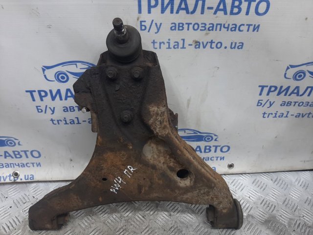 Нижний правый рычаг передней подвески 4013A210 MITSUBISHI