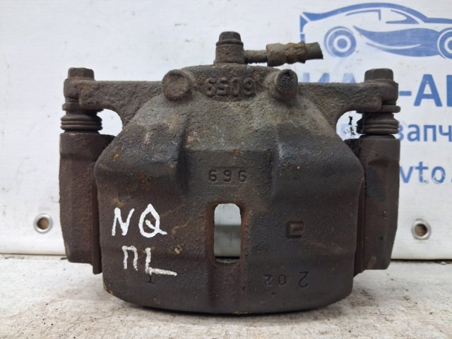 Суппорт тормозной, передний, левый 41011JD00A NISSAN