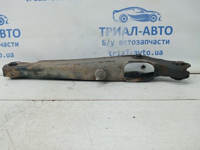 Рычаг задней подвески нижний, левый/правый 4113A041 MITSUBISHI
