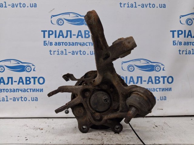 Цапфа (поворотный кулак) задний правый 4230405100 TOYOTA