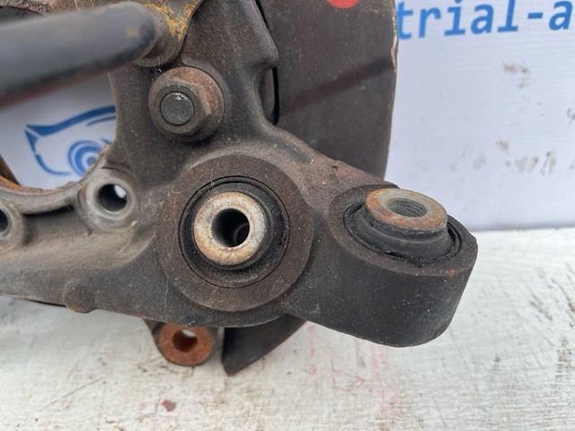 Цапфа поворотная правая 43018CG000 NISSAN