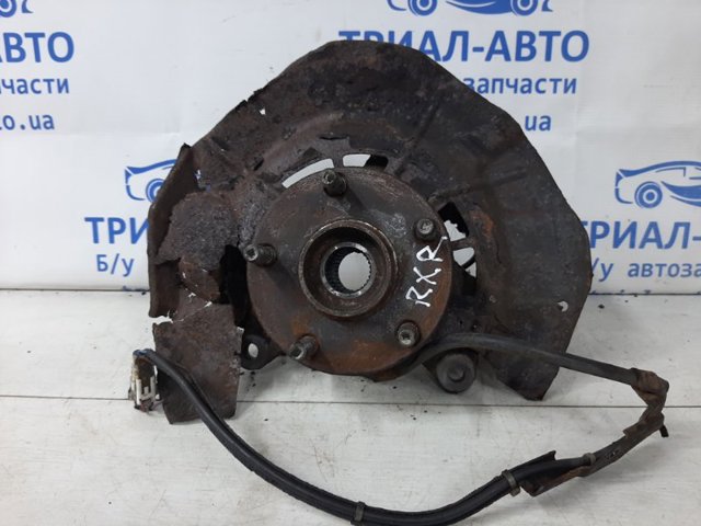 Цапфа (поворотный кулак) передний правый 4321158020 TOYOTA