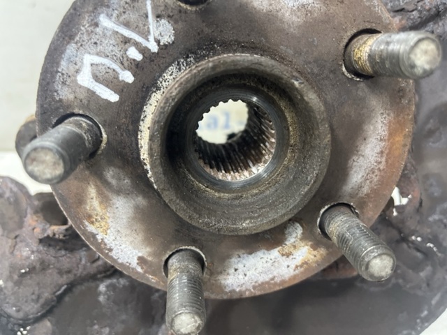 Цапфа передняя левая 4321205051 TOYOTA