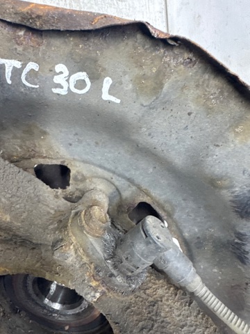 TOYOTA 4321239035 Цапфа передняя левая в наличии Ровно