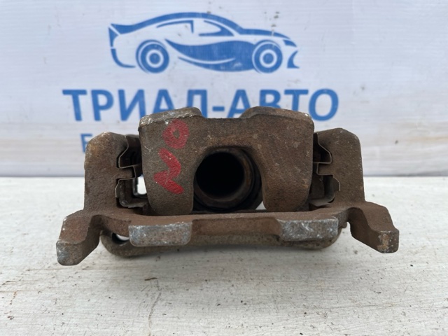 Задний правый суппорт 440011AA0A NISSAN