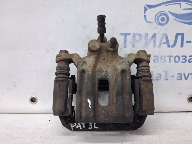 Задний левый суппорт 44011EB30A NISSAN