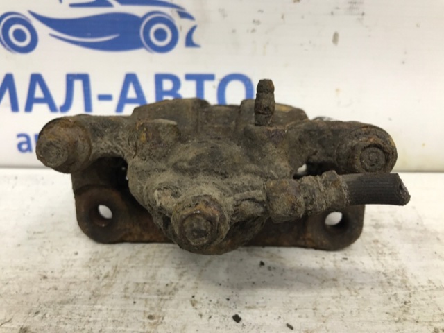 Задний левый суппорт 44011JG00A NISSAN