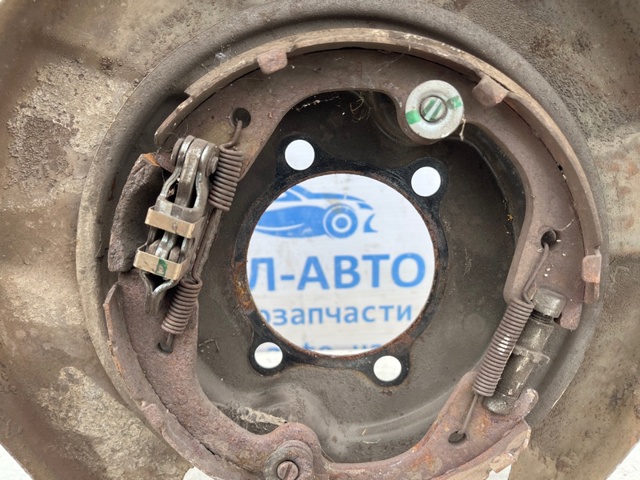 Кожух тормозного диска заднего правый 44020WL001 NISSAN